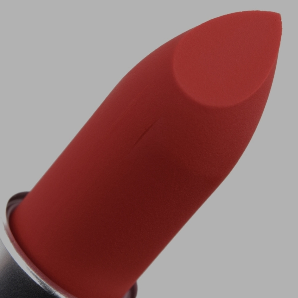 ❇️🧚‍♀️YOURE BUGGIN', LADY Mac Powder Kiss Lip NWT